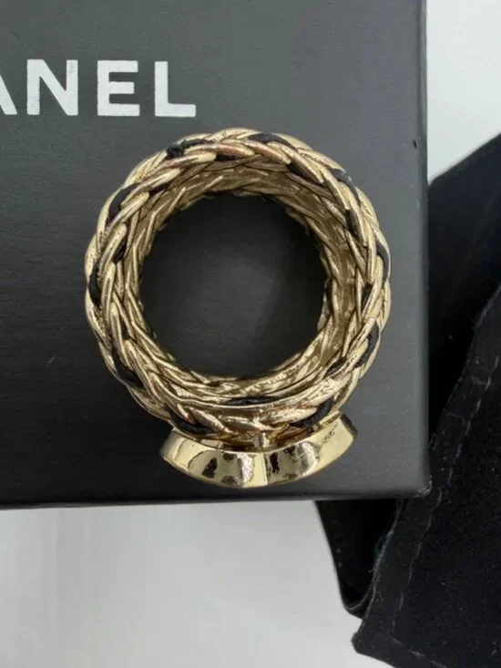 "STUNNING" RARE CHANEL RING. - Picture 5 of 6